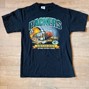 Y2K Green Bay Packers NFL Black graphic T-Shirt size medium helmet football logo
